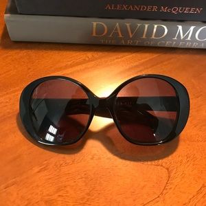 Wonderland Sun // Sun City // Black